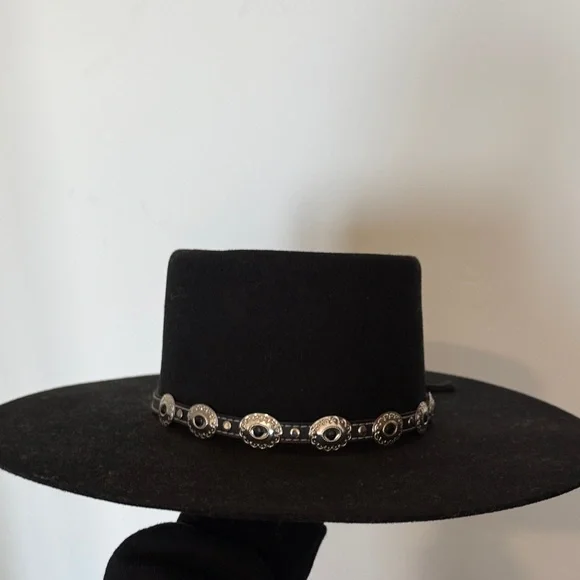 Stylish Black Wide-Brim Hat - Picture 4 of 5
